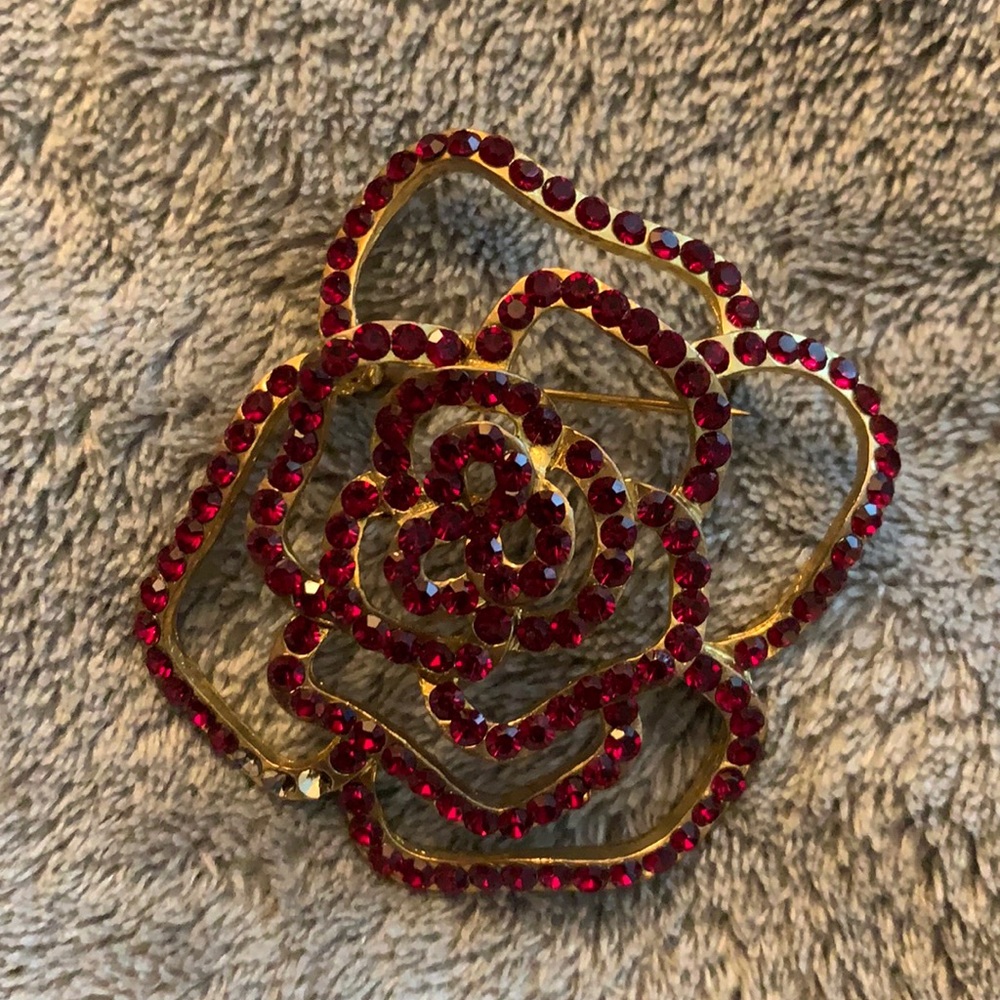Red crystal rose brooch